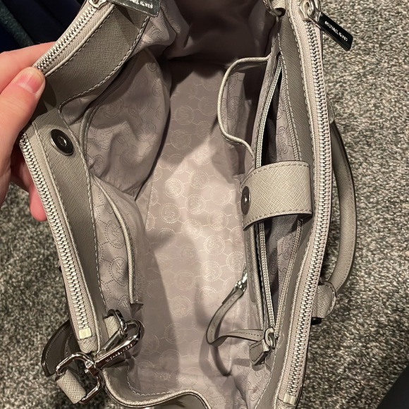 Michael Kors bag - Picture 7 of 8